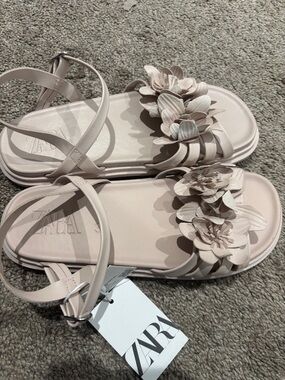 ZARA kids Sandals with floral accents